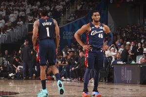 无缘新赛季圣诞大战！骑士上赛季圣诞大战客场2分惜败尼克斯