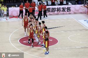 中国队力克乌拉圭！媒体人：好比赛 好对手 美中不足是裁判在加戏