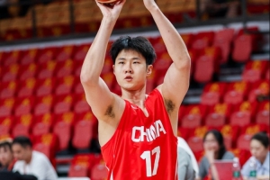 外线炮台！赵嘉义手感不错 三分5中3得9分4板2助1抢断 正负值+11