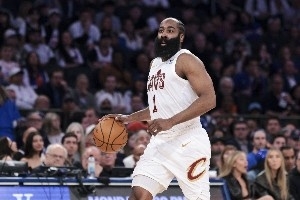 到2031年球星薪资哪家强？5亿先生人数翻倍！哈登仅第8 前3老哥仨