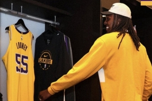 卢尼：能穿湖人球衣感觉太不可思议 选55号是为了纪念过世的好友