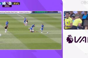 若昂·戈麦斯鞋底蹬踹对手吃直红！维拉40分钟0-4落后+少打一人！