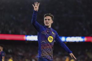 世体：加维计划今日上午接受核磁共振扫描，以确认右膝伤势情况