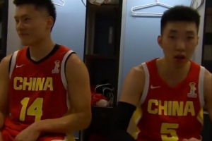 中国男篮26分大胜卡塔尔 赛后更衣室廖三宁玩梗：中国人能飞
