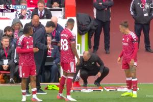 前英超裁判谈红军换人：换人牌形同虚设且难操作，换人多耗时长