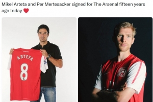 15年前的今天阿尔特塔、默特萨克加盟阿森纳，球队官推晒照纪念