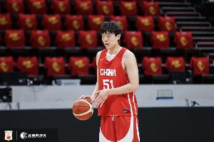 开拓者媒体人：杨瀚森的进攻化繁为简见成效 在NBA太复杂也没必要