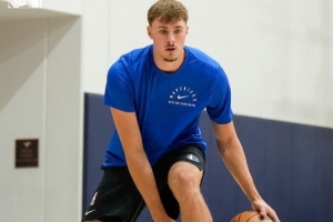 打磨状态&备战新赛季！独行侠官方晒训练照：弗拉格&华盛顿在列