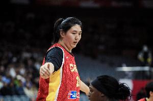 杨侃媒体人：张子宇打美国像河田美纪男被樱木顶住 要不到深位