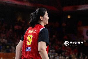 媒体人：张子宇若去WNBA进步会更快 有更高追求就应该去挑战WNBA