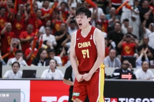 媒体人：开拓者主帅不会因为杨瀚森国家队比赛打得好就让他多上场