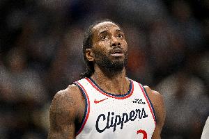 名记：伦纳德真是那种团队给他合同他就签的人 我经历过类似情况