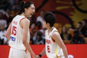 解说：中国女篮赢得太难 好在有韩旭和杨舒予 可现在也只有她俩
