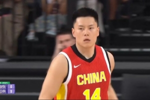 攻得很顺！李弘权弧顶三分再中 中国男篮开局9-0领先