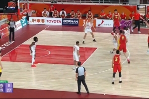 穷追猛打！李悦洲超远三分轰进篮筐 强攻上篮得手后连拿5分