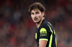 每体：阿尔瓦雷斯周一进行了恢复性训练，不确定能否出战皇马