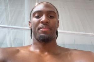 乐在其中！马克西晒赤膊训练自拍：训练和父亲都是我的职责