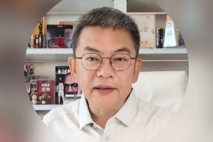 苏群：鲍尔默这样的大老板为啥怕萧华？因为后者代表了30队老板
