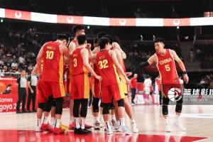 亚运会半决赛半场：中国男篮30-49落后日本男篮
