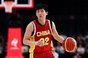 多给点时间咬咬对手后卫？李悦洲半场替补4分钟 强突贡献2分