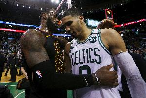 塔图姆谈詹姆斯转会76人：我为NBA感到兴奋 今年会非常有看点