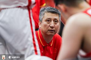 媒体人：亚运打完换教练吧 距下个窗口期还有一段时间 是合适节点