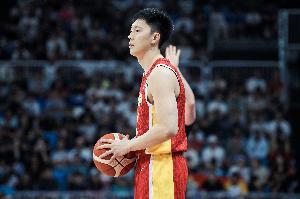 媒体人：我很难想象胡明轩明天代表中国代表团扛旗是何种心情
