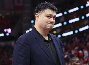 记者：3年前乔帅输球后带队离开被姚明带回来开发布会 这次如何？
