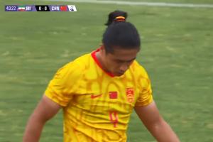半场最好机会！U23国足手术刀直塞 杨希射门被堵 张玉宁补射打高