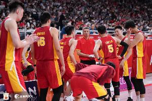 媒体人：亚运会铜牌战伊朗提前1小时热身 中国男篮提前20分才出来