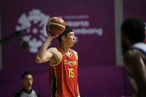 媒体人：周琦主动表态愿出战亚运会 郭士强以没参加夏训为由拒绝