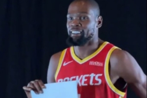 NBA官方晒杜兰特拍摄定妆照：KD已经准备好起飞 迈向第20个赛季