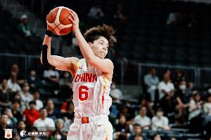砍瓜切菜！杨舒予半场9中8独得18分3板2助2断 正负值+17