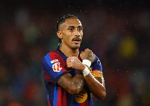 记者：弗里克让拉菲尼亚踢9号因重视逼抢，没料到数据如此出色