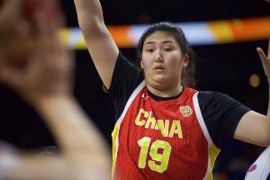 波士顿谈对位张子宇：站她旁边感觉自己很矮 她在篮下我毫无办法