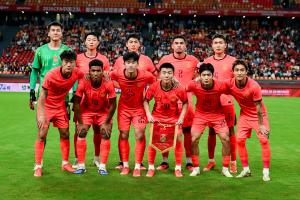 国足此前面对巴勒斯坦5胜2平保持不败，今天半场连丢三球落后