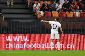 5-0大胜中国队！巴勒斯坦球员破门后，向场边比出大拇指朝下手势