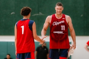 保持专注！快船晒训练照：大洛汗流浃背 斯特鲁斯投篮