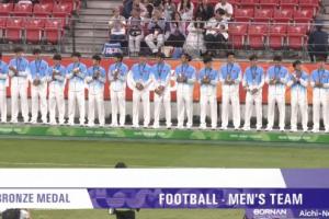 博主：中国男足亚运队明天中午启程返回北京，张玉宁将同机抵达