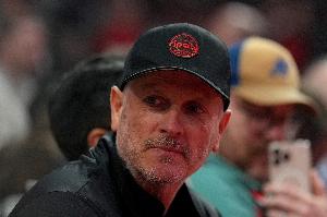 湖人媒体人：有消息称开拓者老板买的不是球队 而是NBA的1/30名额