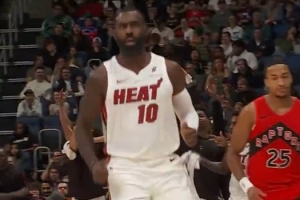 带刀侍卫！热火新援小哈达威首节替补5分钟 2中2贡献8分