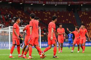 国足首发变化：5处变动！布尼亚明、谢文能、刘殿座、李扬先发