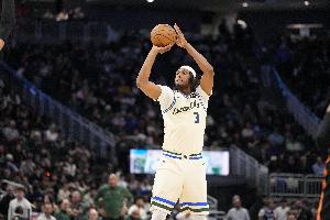 高炮台！特纳8中5砍全队最高19分外加5板 三分4中2