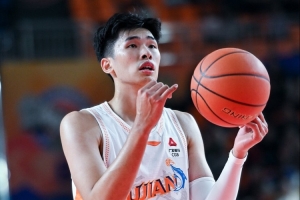 哨声太密！福建战四川首节出现18次犯规 28个罚球
