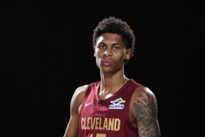 敢打敢拼！34号秀米利克·托马斯13中5拿11分2助3断 但三分7中1