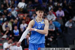 京媒：北京男篮的球员都瘦了 李楠指导说队员的比赛态度不错