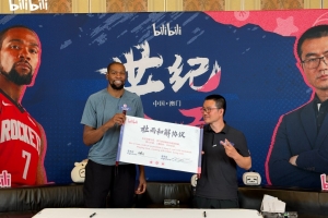 世纪大和解！杜兰特晒与徐静雨合照：你是真爷们
