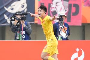 足球报：国字号抢人现象仍存在，王钰栋、杨希11月大概率跟随国足