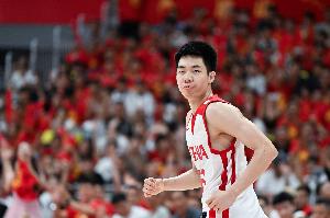 媒体人：国手在国家队长期集训并受伤 只能在CBA赛季期调整和养伤