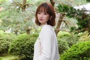 端庄贤惠！杨瀚森女友在社媒晒出多张美照